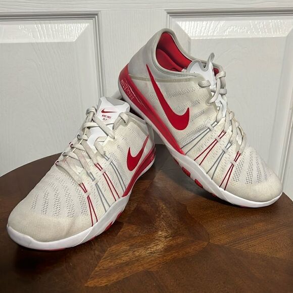 🔥🔥 NIKE Women's Free TR 6 Training Running Shoes White Red 833413-162 - GUC - Picture 1 of 16